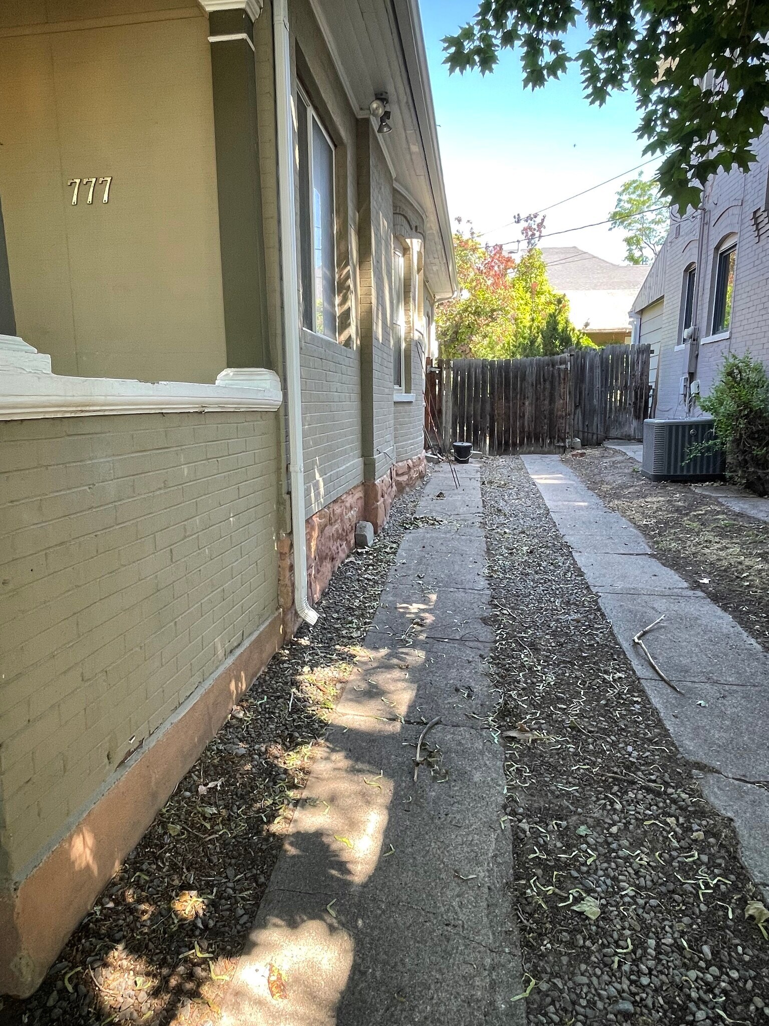 Parking - 777 E 4th Ave