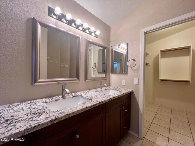 Building Photo - 4619 E Adobe Dr