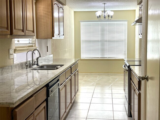 Building Photo - 6203 Gladewell Dr