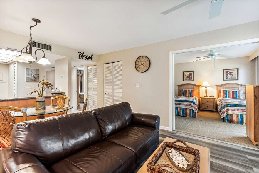 Building Photo - 600 Neapolitan Way