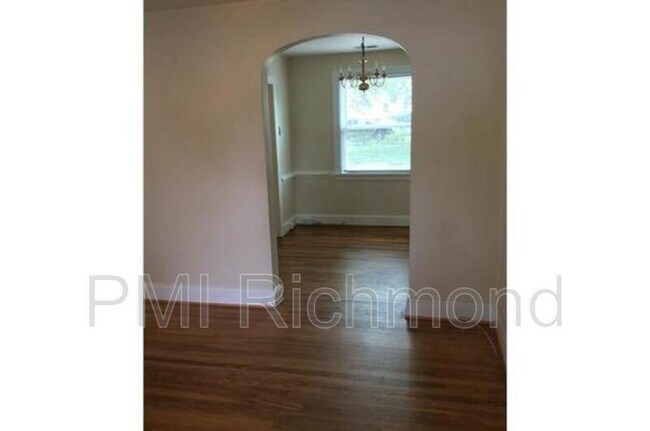 Building Photo - 2705 Dellrose Ave