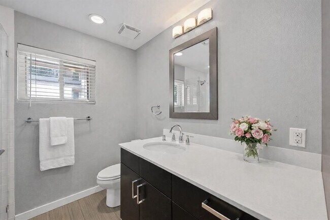 Building Photo - 3108 Fontana Dr