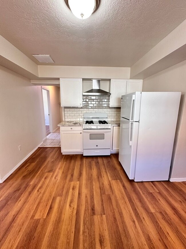 Building Photo - Located Near Downtown 2 Bedroom 1 Bathroom