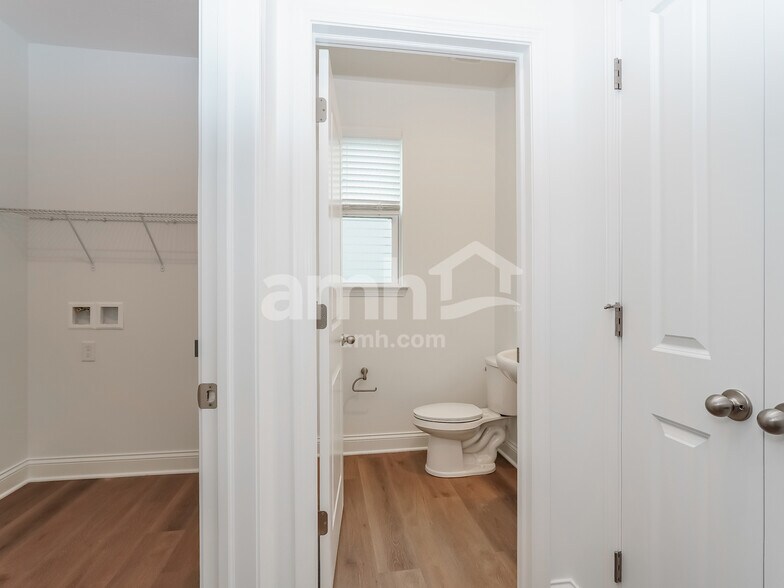 Building Photo - 406 Golden Maple Pl