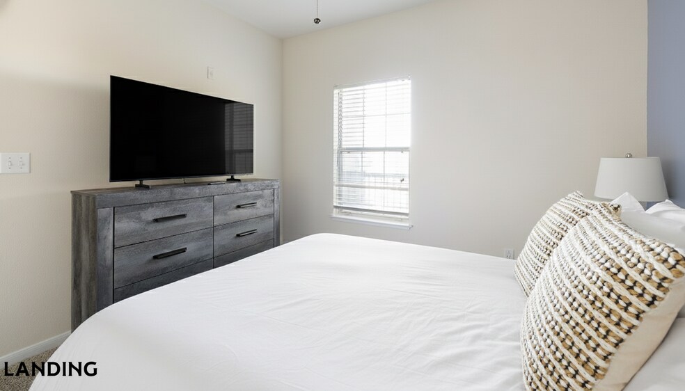 Building Photo - 901 Lakeside Cir