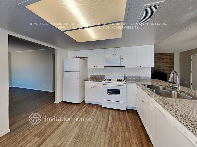 Building Photo - 4408 N 90th Dr