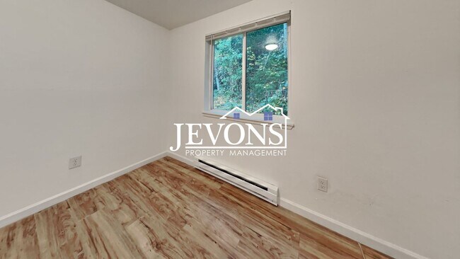 Building Photo - 2076 E 56th St