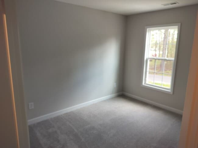 Building Photo - 1051 McKay Dr