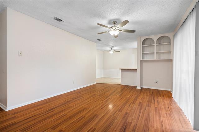 Building Photo - 726 E Pecan St