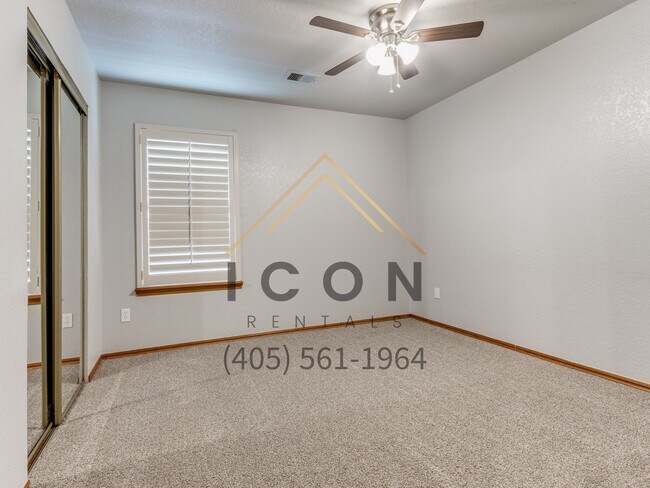 Building Photo - 313 E Plantation Terrace