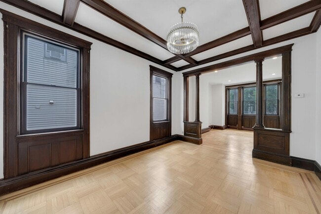 Building Photo - 722 27th St