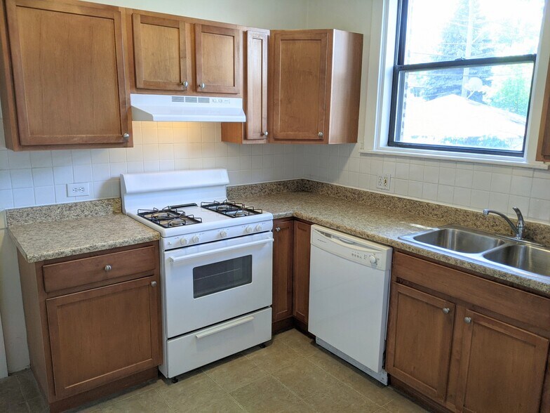 Primary Photo - 710 Seward St