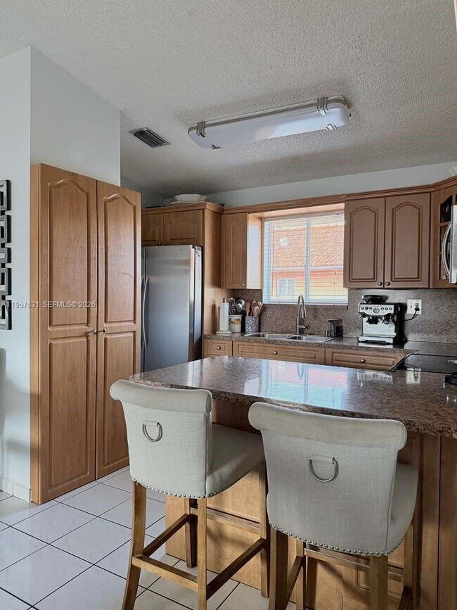 Building Photo - 10017 W Okeechobee Rd