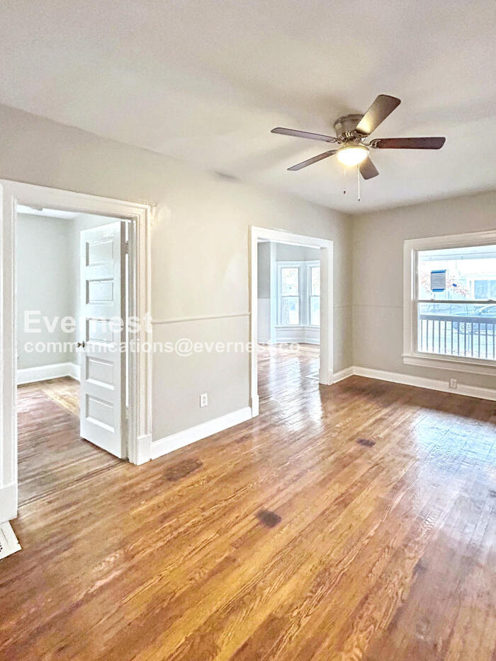 Building Photo - 1334 W 89th St