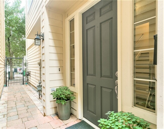 Building Photo - 5742 Kiam St