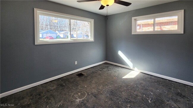 Building Photo - 223 Maplelawn Dr