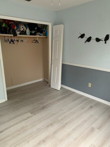 Guest bedroom - 10928 NW 34th Pl