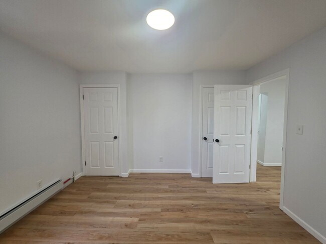 Building Photo - Newly Updated 3 bedroom 1 bathroom Apartment for Rent!