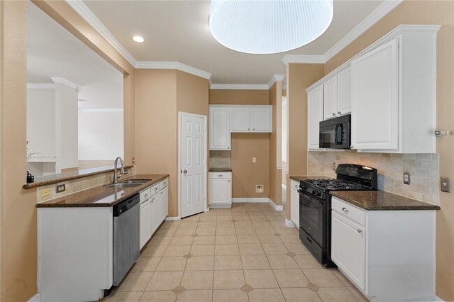Building Photo - 10115 Willow Crossing Dr