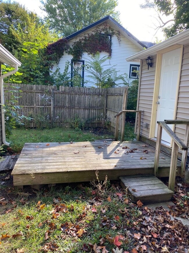 Building Photo - Newly Renovated 3 bed 2 bath House w/ deta...