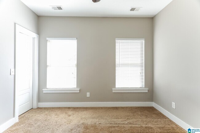 Building Photo - 140 GREENWOOD Cir