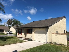 Building Photo - 2398 SE Breckenridge Cir