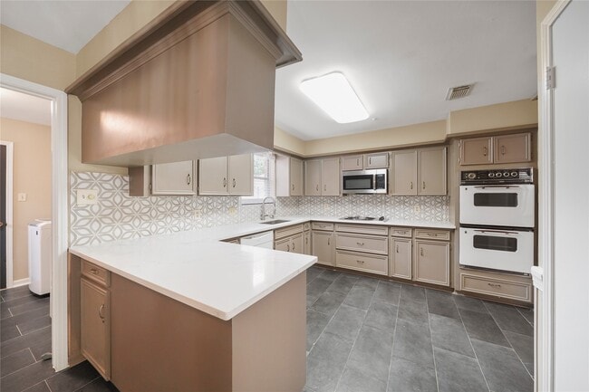 Building Photo - 12719 Ashford Chase Dr