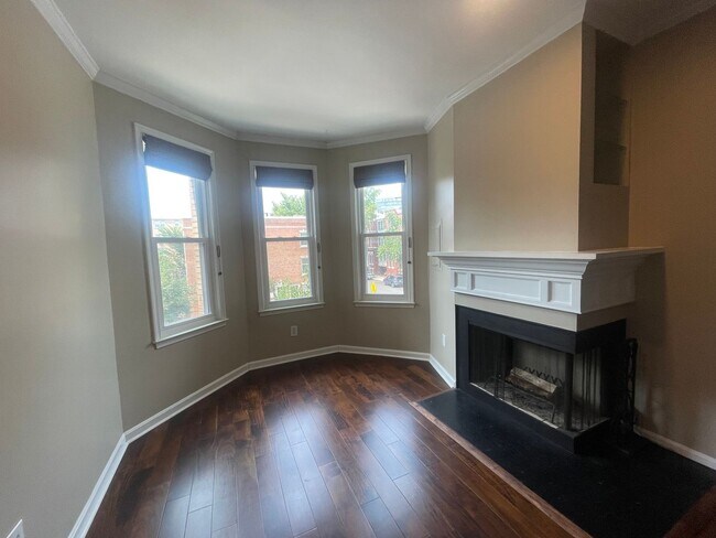 Building Photo - Dupont Circle 2-level Condo at The Cygnet. 1 Bed/1 Full Bath, Fireplace and Modern Kitchen