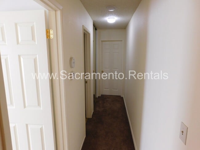 Building Photo - Great 3bd/2ba Home with 2 Car Garage!