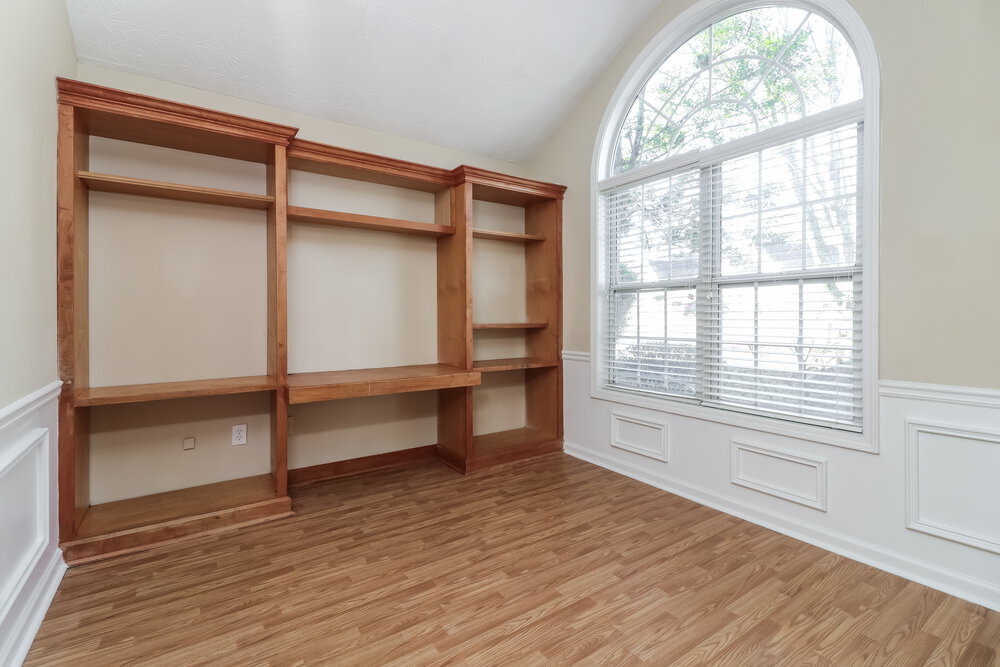 Building Photo - 300 Kentshire Pl NW