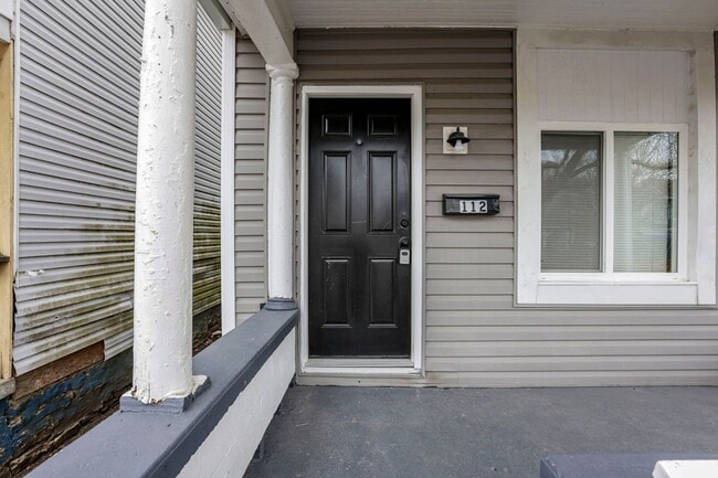 Building Photo - 112 S Cypress Ave