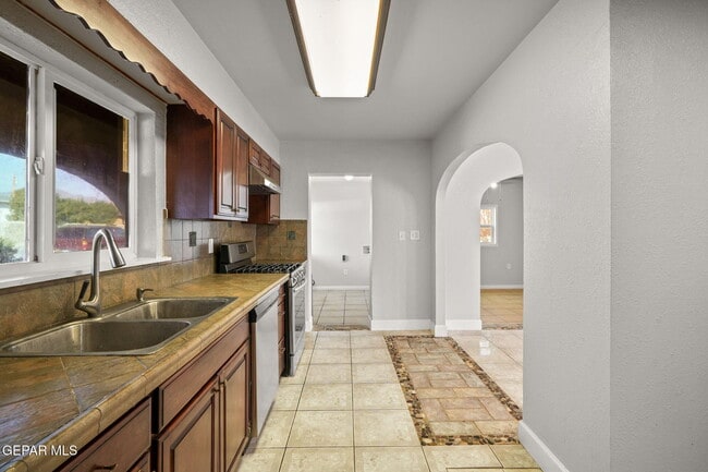 Building Photo - 317 Olivia Cir