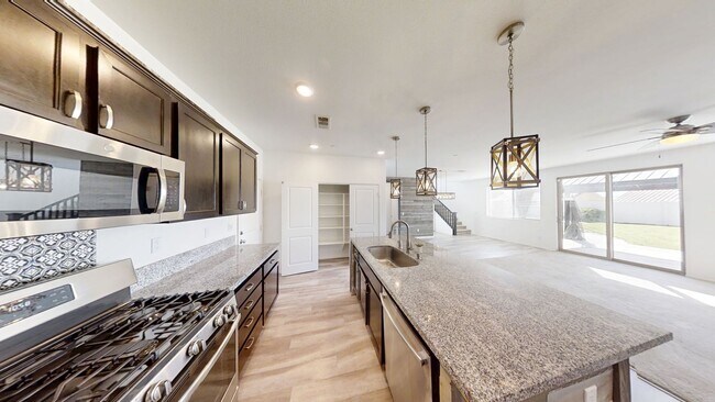 Building Photo - Beautiful 2 Story 4 Bedroom 3 Bathroom hom...