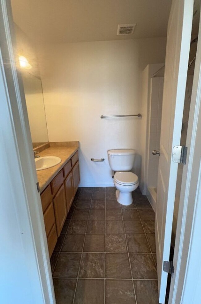 Building Photo - 4281 Wagon Wheel Dr E