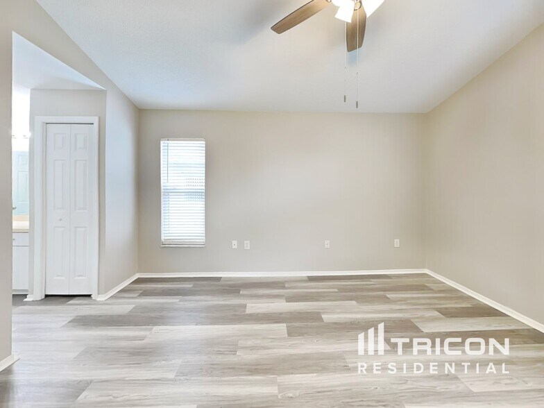 Building Photo - 2118 Deerfield Dr