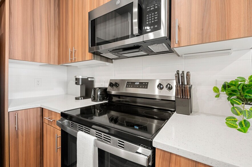 Building Photo - 2048 Bolton Dr NW