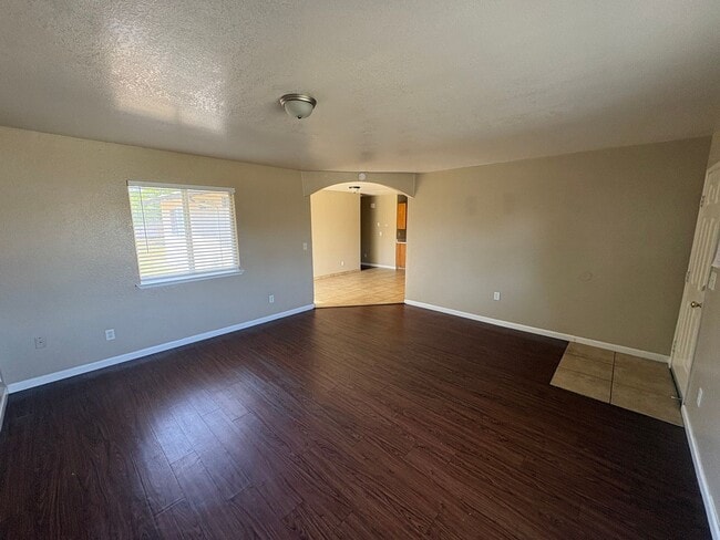 Building Photo - Charming Tulare home available now!