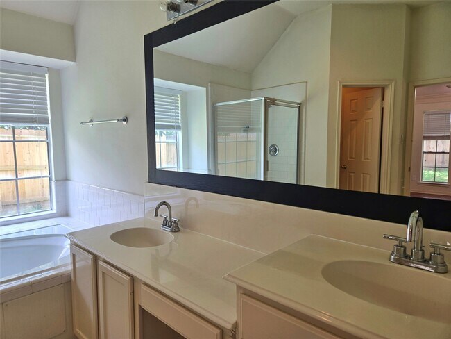 Building Photo - 4515 Oak Valley Dr