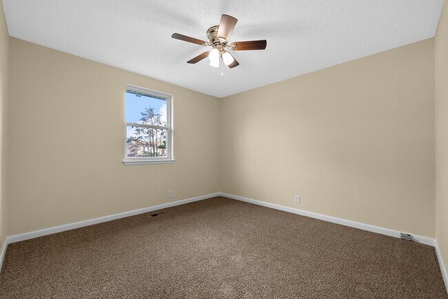 Building Photo - 3 Bedroom Home For Rent Near Needmore Road!