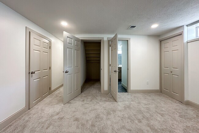 Building Photo - 922 N 122nd St