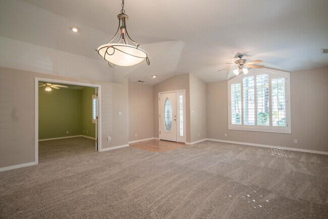 Building Photo - Beautiful Walnut Ridge Home!