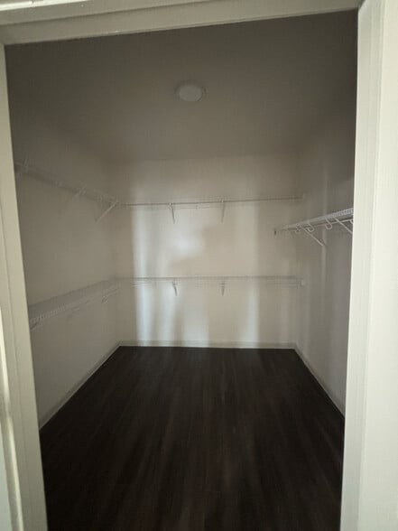 Building Photo - 4624 Cromwell Dr
