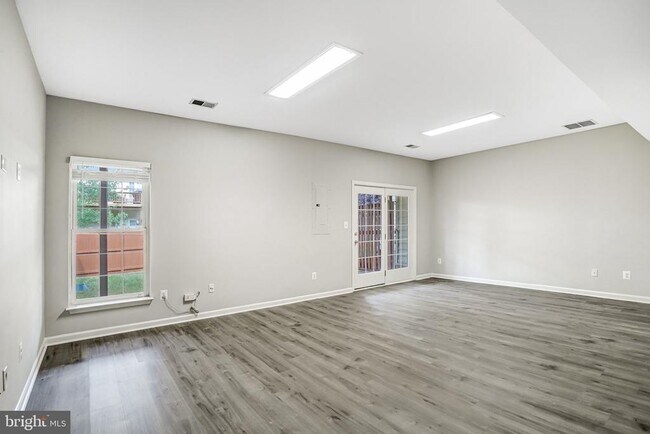 Building Photo - 22616 Welborne Manor Square