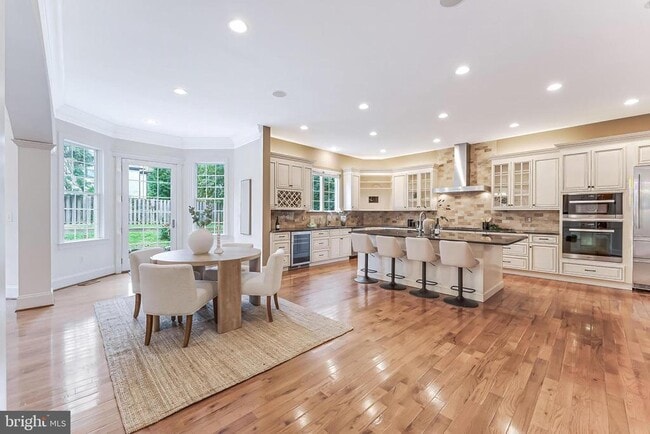 Building Photo - 829 Golden Arrow St