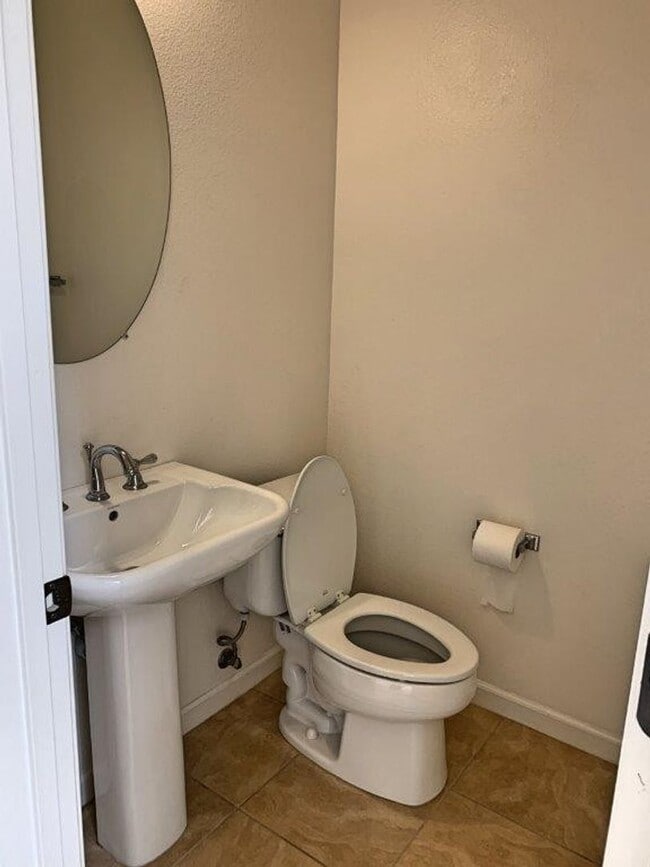 Building Photo - NEWER MODERN 3 BEDROOM VACAVILLE *STAR REN...