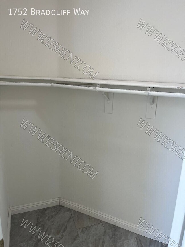 Building Photo - 1752 Bradcliff Way