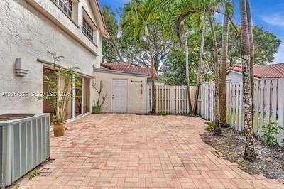 Building Photo - 1395 Cottonwood Cir