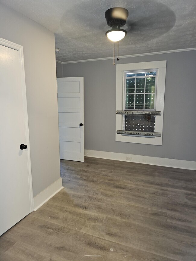 Building Photo - 2334 Garden Dr