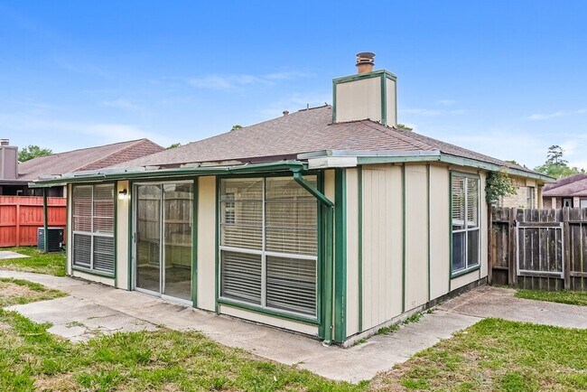 Building Photo - 7010 Foxmont Ln