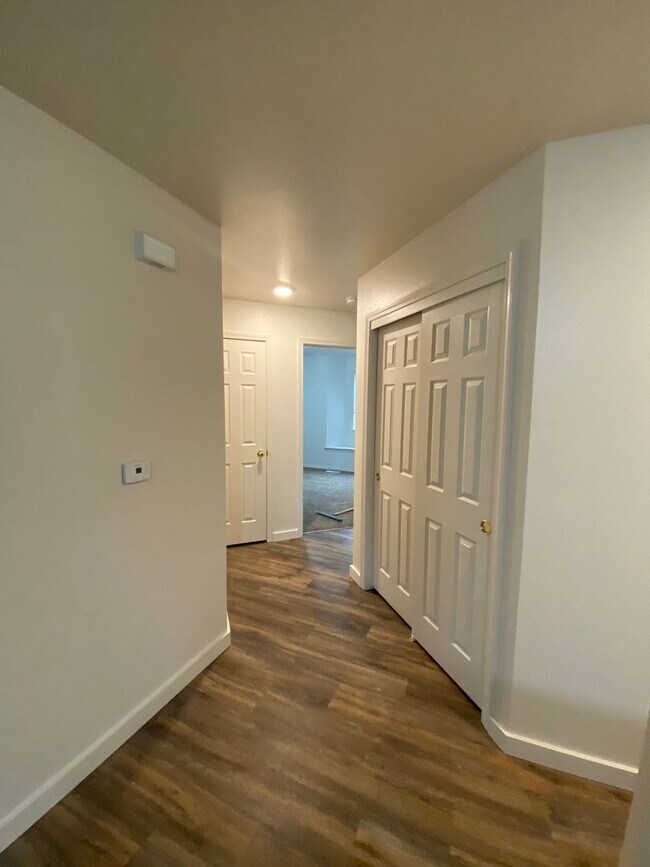 Building Photo - 331 S Meridian Rd